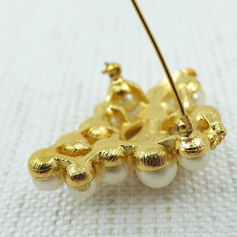 Trifari‎ Brooch Coral Tentacles Gold Tone Faux Pearl Under The Sea Signed